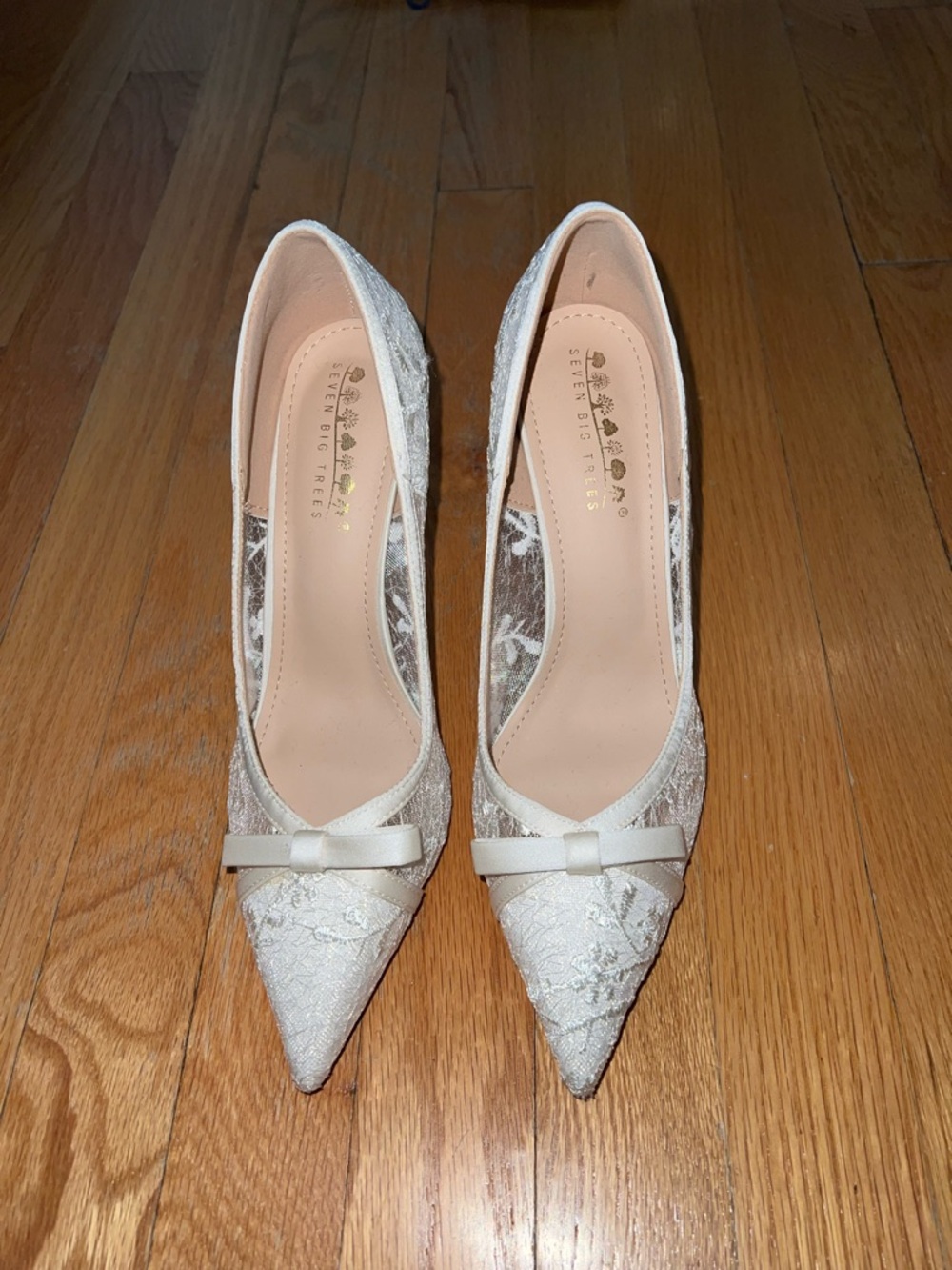 White Bridal Lace Pointed-Toe Pumps with Bow Accent